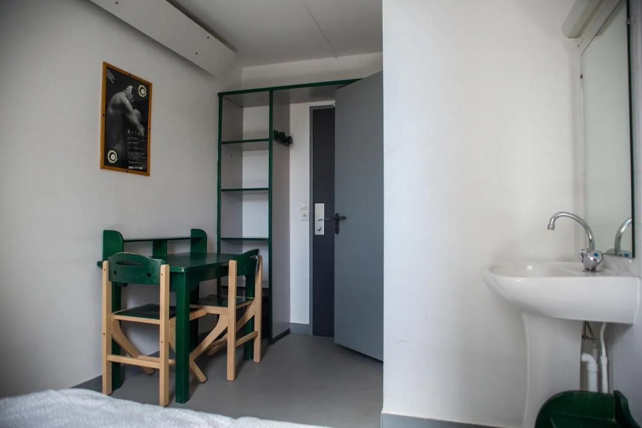 Auberge De Jeunesse Hi Paris Le D'Artagnan Хостел