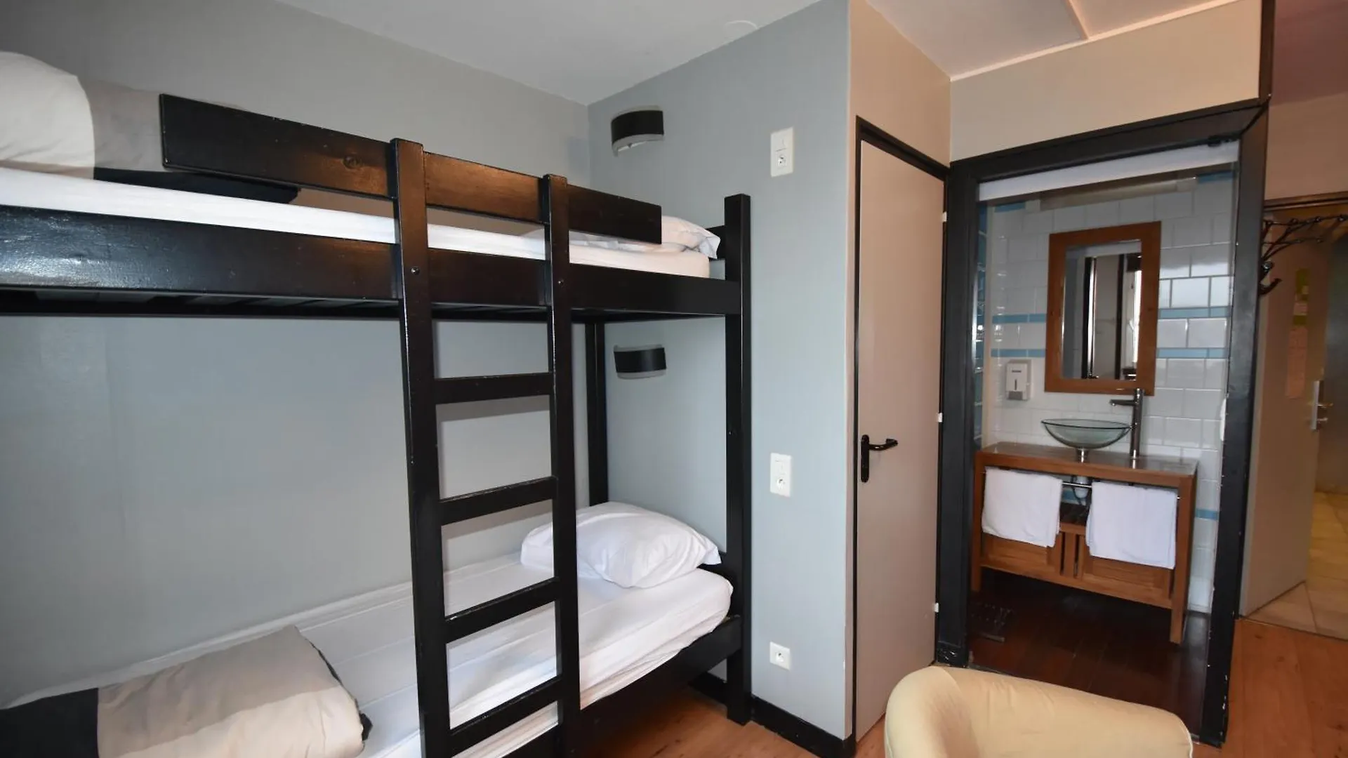 Auberge de Jeunesse HI Paris Le d'Artagnan 0*,
