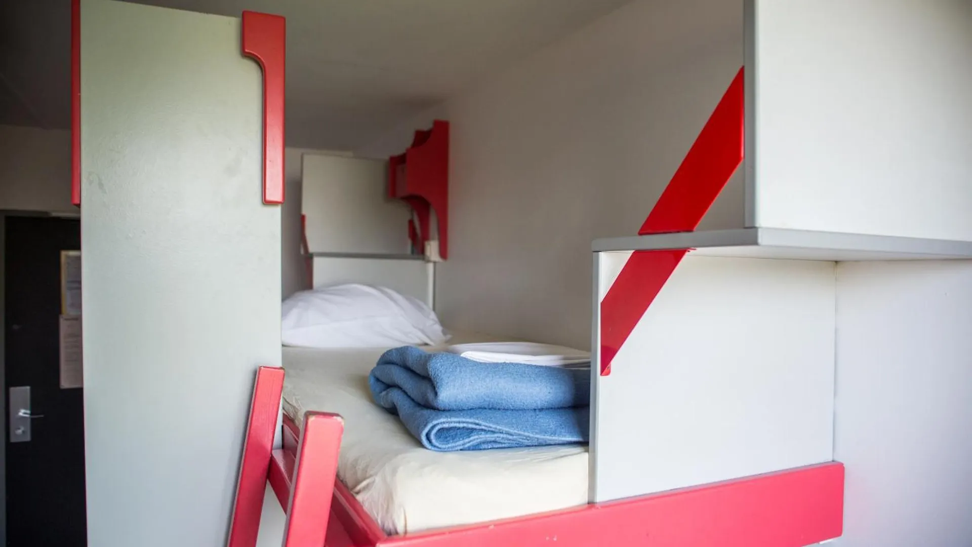 Hostel Auberge De Jeunesse Hi Paris Le D'Artagnan France